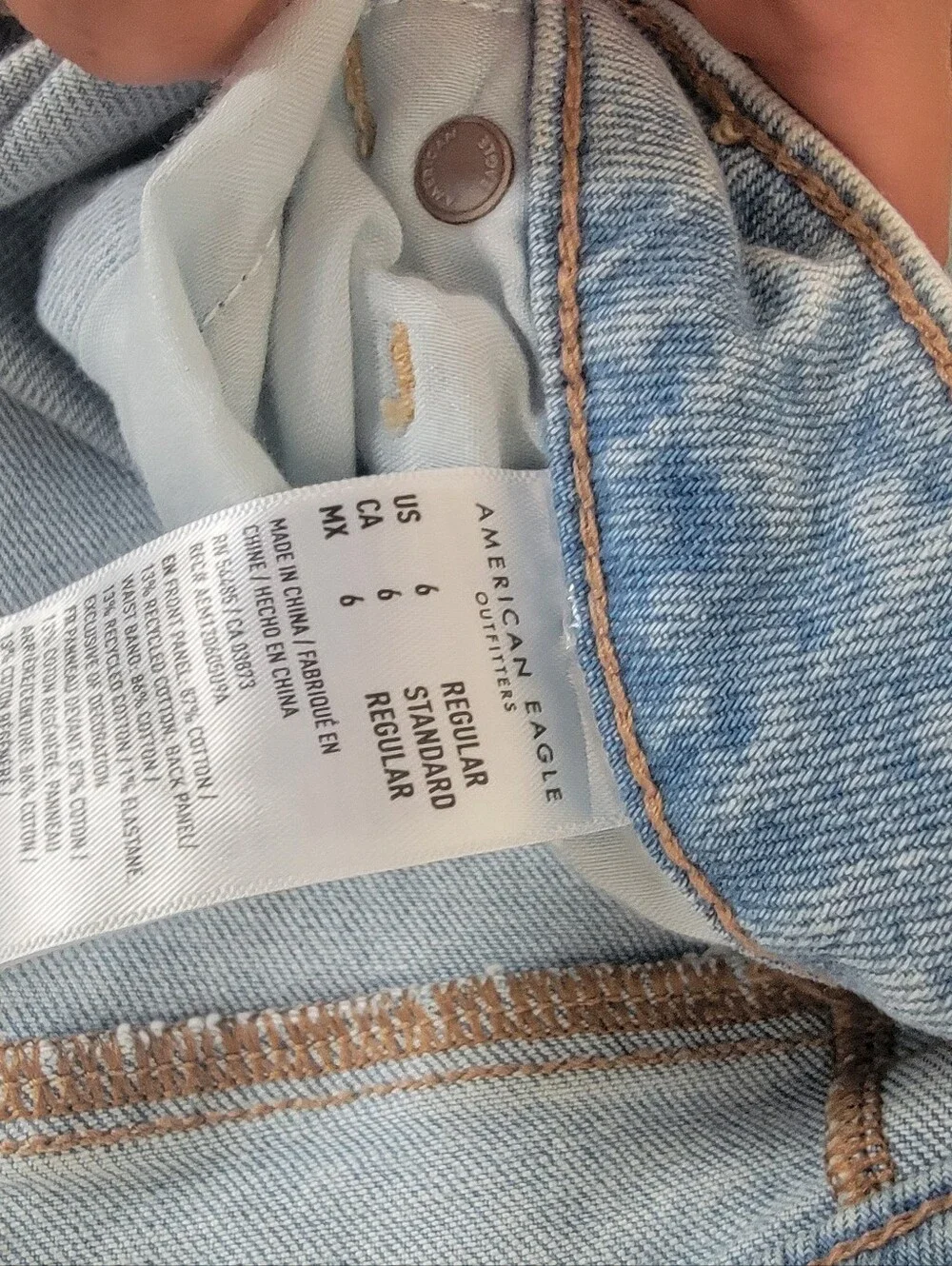 American Eagle Outfitters Light Blue Slim Straight Women’s Mom Jeans